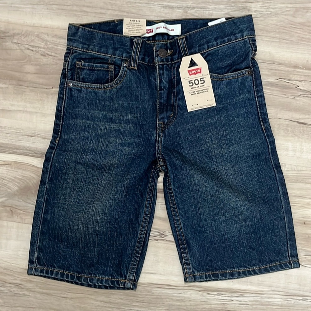 Youth Boys Levis denim shorts. Size 8 regular